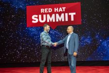 Red Hat and IBM strengthen their partnership to help customers adopt hybrid cloud